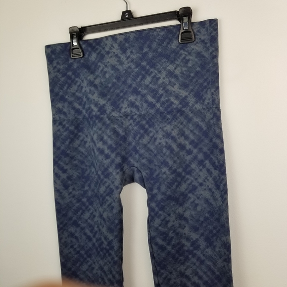 SPANX Look at Me Now seamless blue tie dye crop leggings 1X - Picture 3 of 15